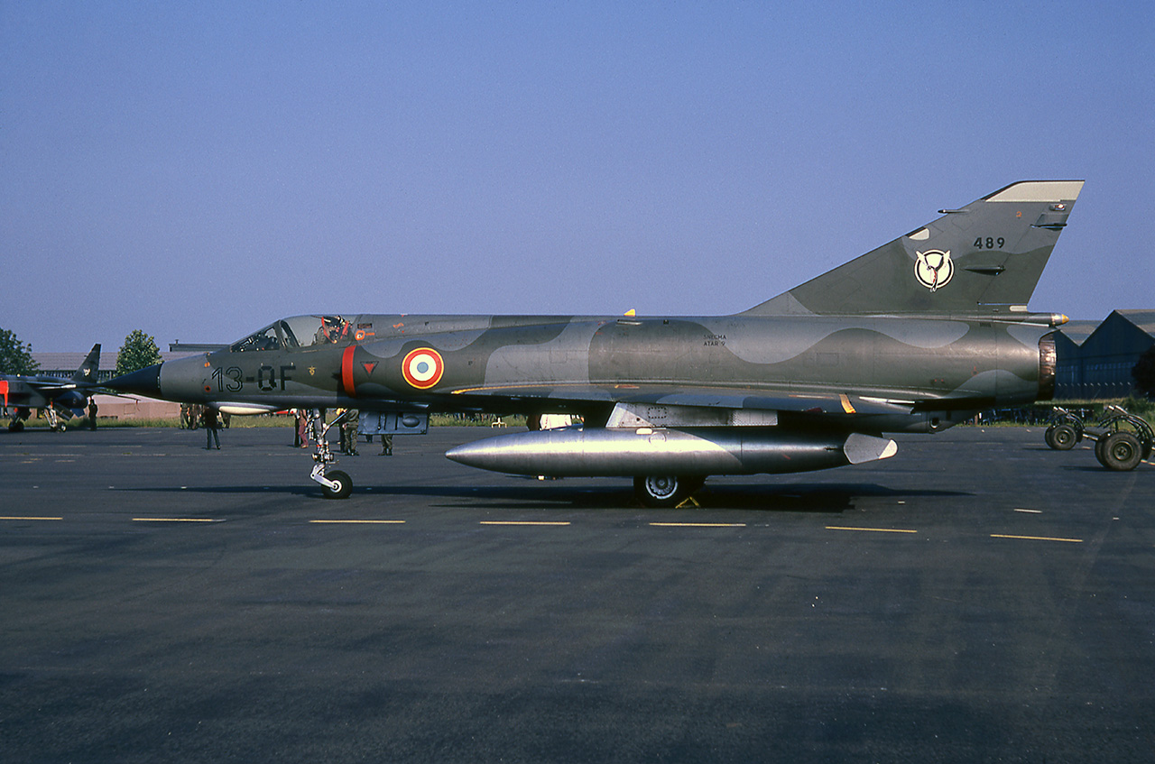 Mirage IIIE n°489 (13-QF) vu à St Dizier en mai 1974