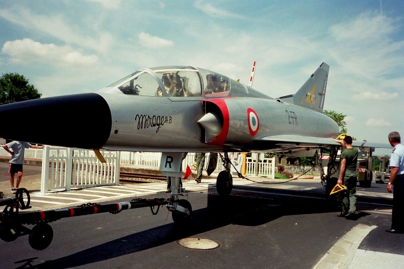 Mirage IIIB n°214 traverse Avord.