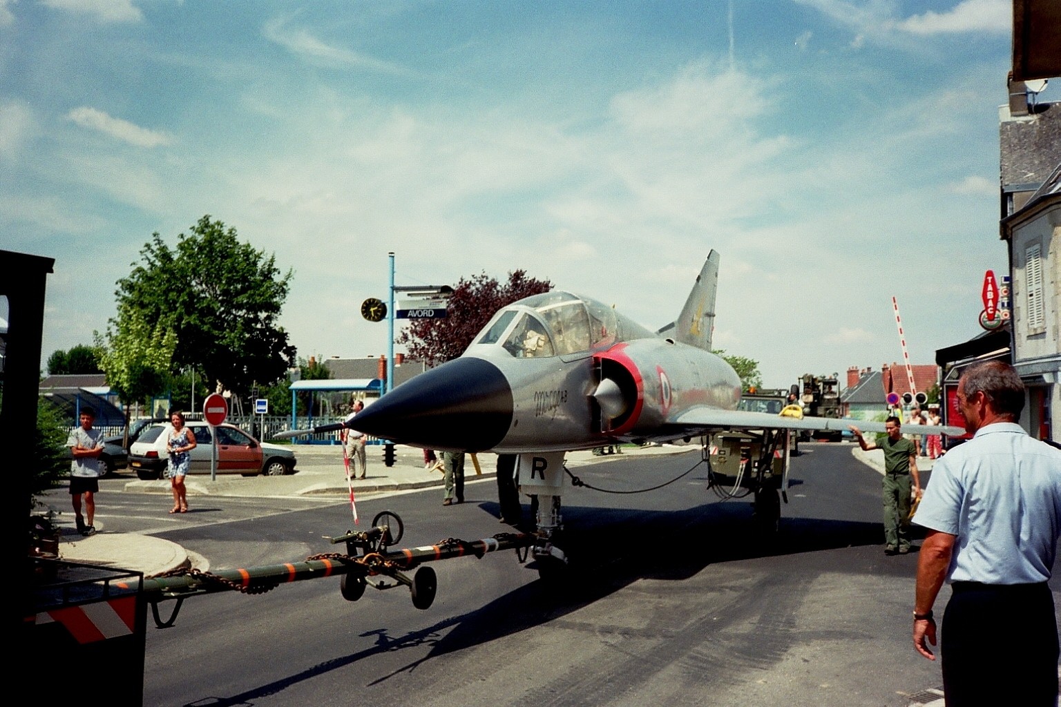 Mirage IIIB n°214 traverse Avord.