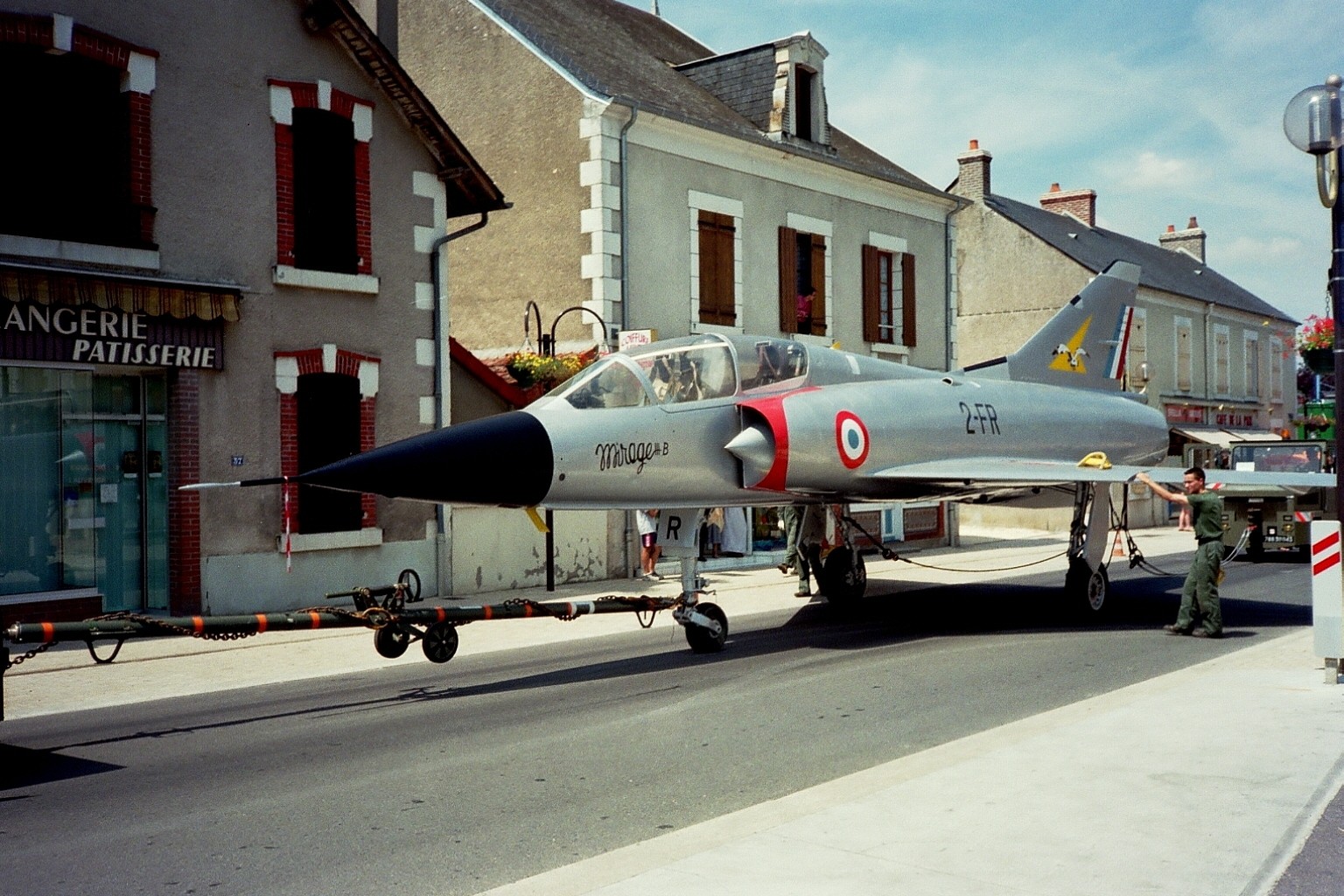 Mirage IIIB n°214 traverse Avord.